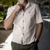 Camisa de manga corta de rayas beige y blanco FOR2954 — detalle