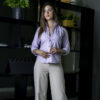 Camisa básica lila FOR2980 — vista lateral