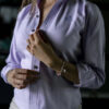 Camisa básica lila FOR2980 — vista posterior