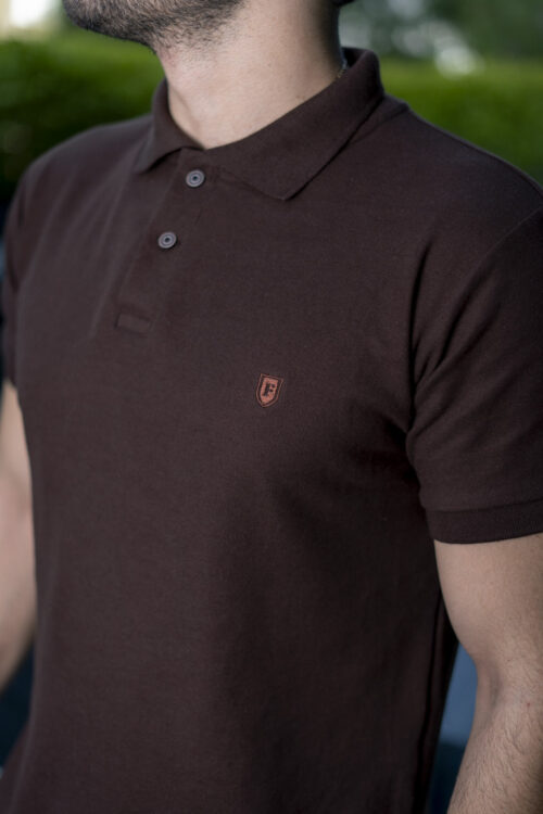 Playera polo café POL0012 — vista posterior