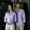 Camisa básica lila FOR2979 — en modelo