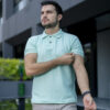 Playera polo menta POL0011 — en modelo