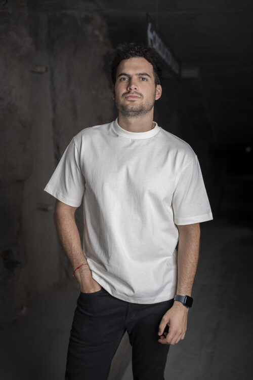 Playera oversize hueso OV0002 — vista posterior