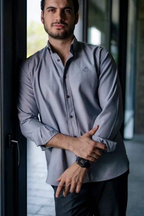 Camisa básica gris oxford EQ509 — detalle de tela