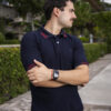 Playera polo elite marino y rojo POL0014 — en modelo