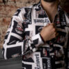 Camisa de estampados de arte FOR2947 — en modelo