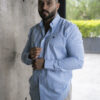 Camisa de mini cuadros azul cielo FOR3027 — vista lateral