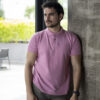 Playera polo basica color rosa POL0017 — vista lateral