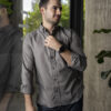 Camisa básica color gris oxford FOR3065 — detalle de tela