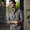 Camisa básica color gris oxford FOR3065 — vista lateral