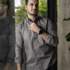 Camisa básica color gris oxford FOR3065 — vista posterior