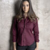 Camisa de básica color vino FOR3062 — en modelo