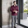 Camisa básica color vino FOR3061 — detalle