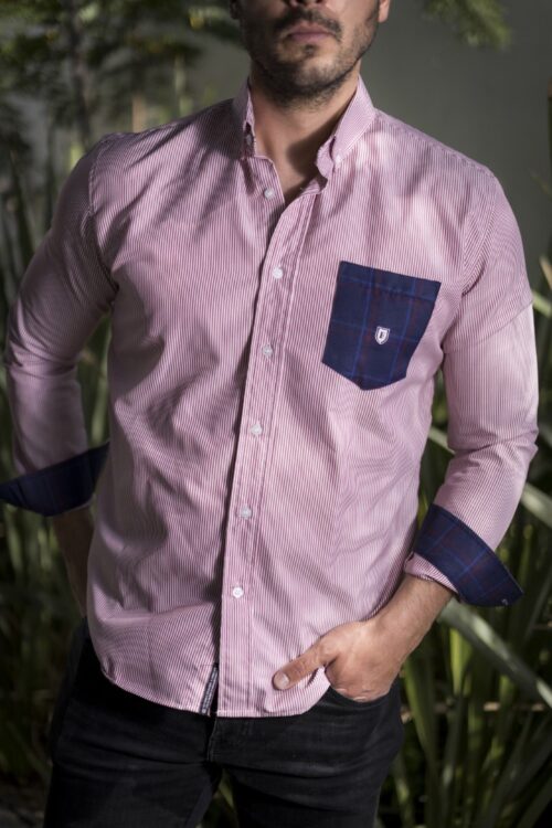 Camisa de rayas rojas con bolsa azul marino FOR3078 — vista frontal