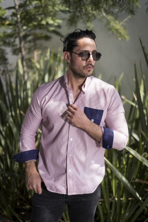 Camisa de rayas rojas con bolsa azul marino FOR3078 — vista posterior