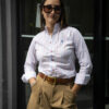 Camisa de rayas blancas multicolor FOR3098 — en modelo