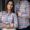 Camisa de cuadros multicolor FOR3116 — en modelo