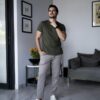Camisa Basica Verde Militar TS107 — en modelo