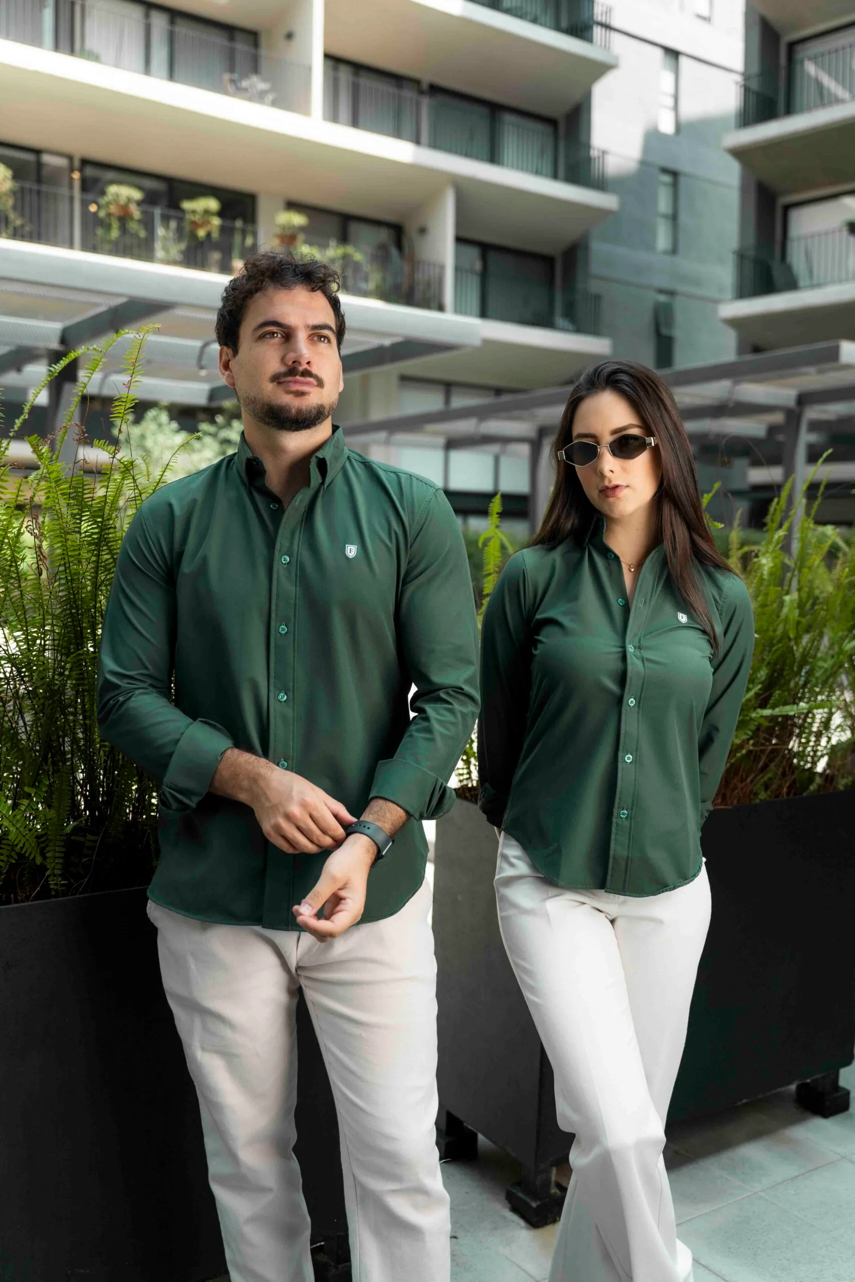 Camisa Dryflex Verde esmeralda FOR3189 — en modelo