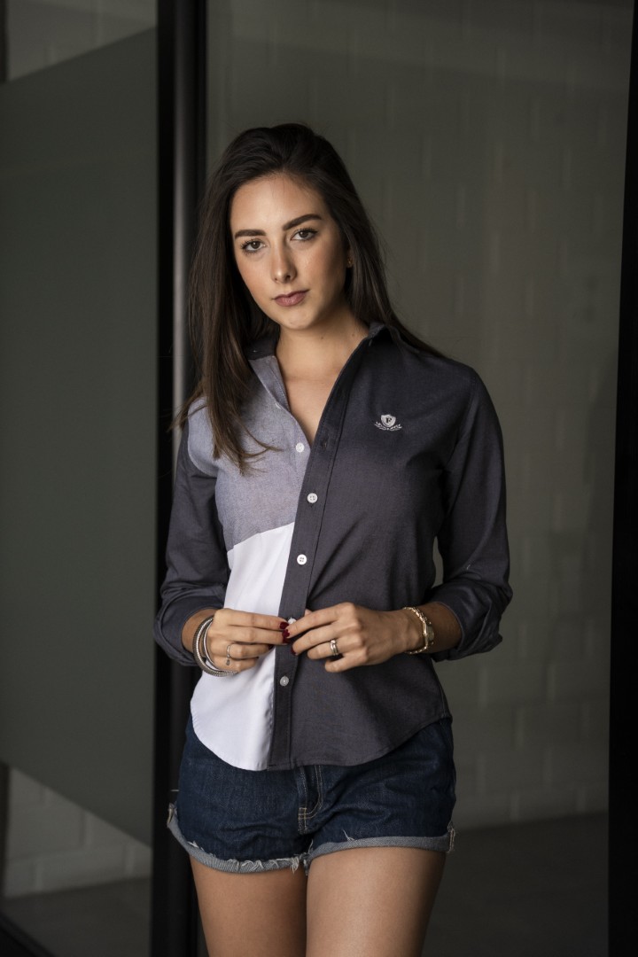 Camisa de Combinaciones Blanco, Gris FOR3251 — en modelo