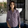 Camisa de Mini Cuadros Tinto Fino FOR3273 — en modelo