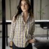 Camisa de Mini Cuadros Multicolor, Amarillo FOR3275 — en modelo