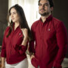 Camisa Dryflex Vino FOR3298 — en modelo