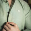Camisa Basica Verde Pistache FOR3304 — vista posterior