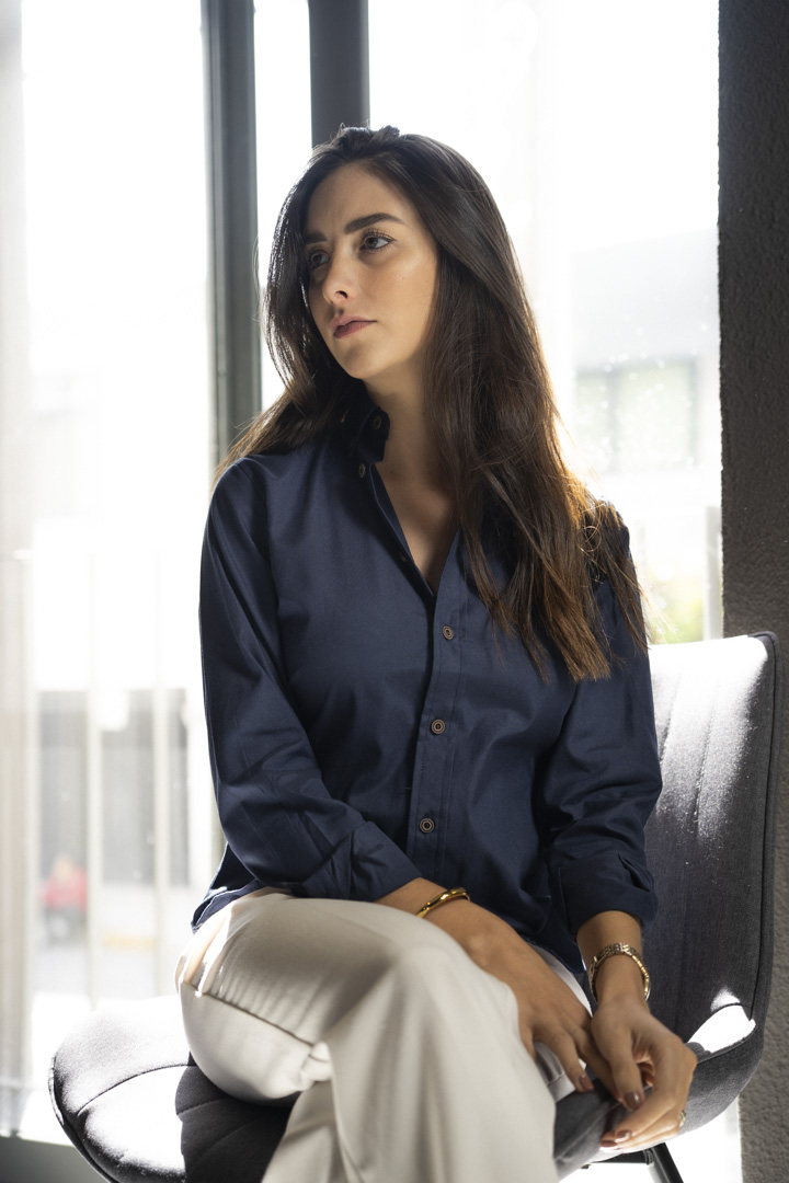 Camisa Basica Marino FOR3313 — detalle de tela