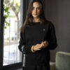 Sueter Negro Unisex ST7007 — en modelo