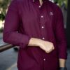 Camisa de Cuadros Marino, Vino FOR3314 — en modelo