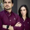 Camisa de Cuadros Marino, Vino FOR3315 — en modelo