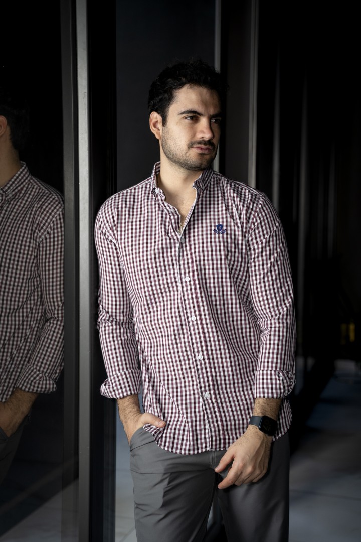 Camisa de Cuadros Blanco, Vino FOR3324 — en modelo