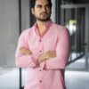 Camisa Basica Rosa FOR3308 — en modelo
