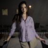 Camisa Basica Violeta FOR3311 — en modelo