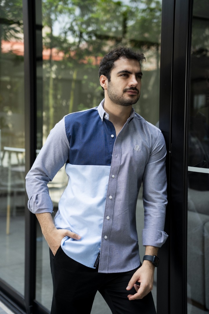 Camisa de Combinaciones Gris, Marino, Cielo FOR3252 — en modelo