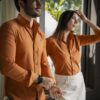 Camisa Dryflex Naranja FOR3260 — en modelo