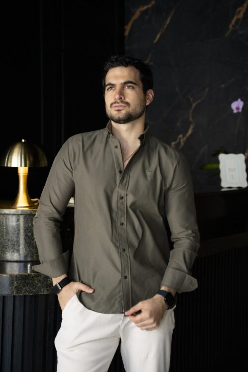 Camisa Basica Verde Militar FOR3334 — vista posterior