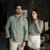 Camisa basica Verde FOR3336 — detalle de tela