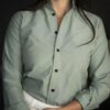 Camisa basica Verde FOR3337 — en modelo