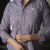 Camisa de cuadros blanco, azul y vino FOR3341 — en modelo