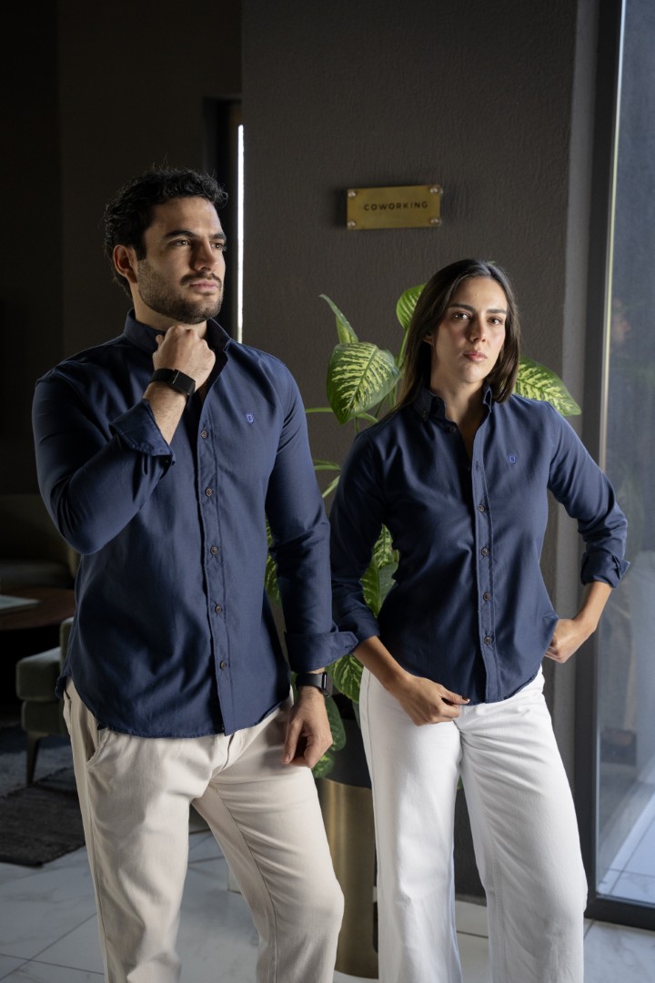 Camisa Basica Azul Marino FOR3343 — detalle de tela