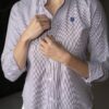 Camisa de Rayas Vino FOR3348 — detalle