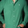 Camisa Dryflex verde bandera FOR3356 — en modelo