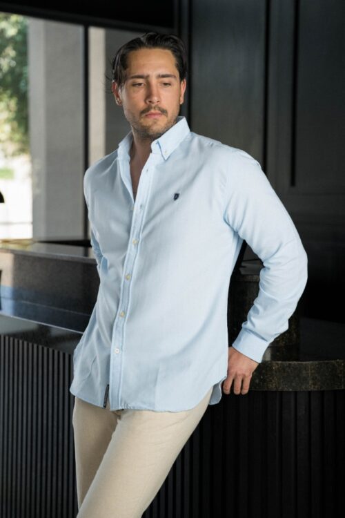 Camisa básica lino y azul cielo FOR3382 — vista posterior
