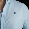 Camisa básica lino y azul cielo FOR3382 — en modelo