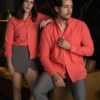 Camisa básica lino rosa FOR3384 — en modelo
