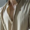 Camisa básica lino beige FOR3386 — en modelo