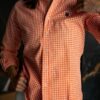 Camisa de cuadros naranja FOR3399 — vista lateral