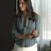 Camisa de rayas verde aqua FOR3417 — en modelo